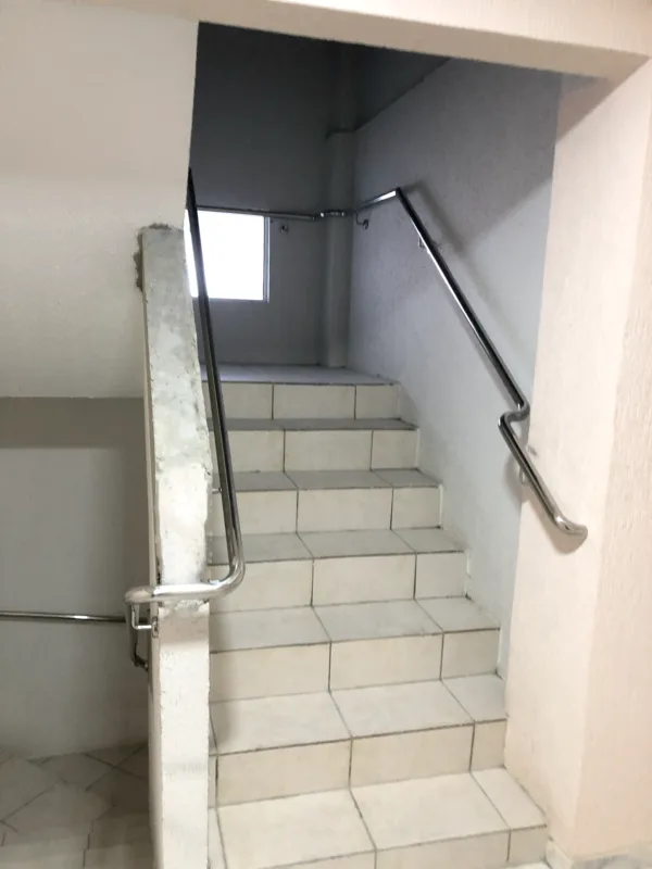 A Inox Catarinense é uma empresa especializada em soluções de aço inox, com mais de 10 anos de experiência no mercado. Fabricamos produtos como corrimãos, guarda-corpos, bancadas, grelhas e diversos outros itens sob medida para atender a residências e indústrias. Localizada em Blumenau, SC, nossa empresa prioriza qualidade, durabilidade e satisfação dos clientes. Para saber mais, visite nosso site: www.inoxcatarinense.com.br.