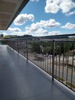 A Inox Catarinense é uma empresa especializada em soluções de aço inox, com mais de 10 anos de experiência no mercado. Fabricamos produtos como corrimãos, guarda-corpos, bancadas, grelhas e diversos outros itens sob medida para atender a residências e indústrias. Localizada em Blumenau, SC, nossa empresa prioriza qualidade, durabilidade e satisfação dos clientes. Para saber mais, visite nosso site: www.inoxcatarinense.com.br.
