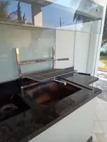 A Inox Catarinense é uma empresa especializada em soluções de aço inox, com mais de 10 anos de experiência no mercado. Fabricamos produtos como corrimãos, guarda-corpos, bancadas, grelhas e diversos outros itens sob medida para atender a residências e indústrias. Localizada em Blumenau, SC, nossa empresa prioriza qualidade, durabilidade e satisfação dos clientes. Para saber mais, visite nosso site: www.inoxcatarinense.com.br.