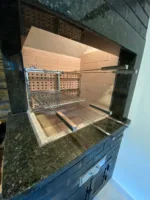 A Inox Catarinense é uma empresa especializada em soluções de aço inox, com mais de 10 anos de experiência no mercado. Fabricamos produtos como corrimãos, guarda-corpos, bancadas, grelhas e diversos outros itens sob medida para atender a residências e indústrias. Localizada em Blumenau, SC, nossa empresa prioriza qualidade, durabilidade e satisfação dos clientes. Para saber mais, visite nosso site: www.inoxcatarinense.com.br.