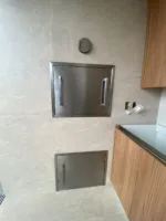 A Inox Catarinense é uma empresa especializada em soluções de aço inox, com mais de 10 anos de experiência no mercado. Fabricamos produtos como corrimãos, guarda-corpos, bancadas, grelhas e diversos outros itens sob medida para atender a residências e indústrias. Localizada em Blumenau, SC, nossa empresa prioriza qualidade, durabilidade e satisfação dos clientes. Para saber mais, visite nosso site: www.inoxcatarinense.com.br.