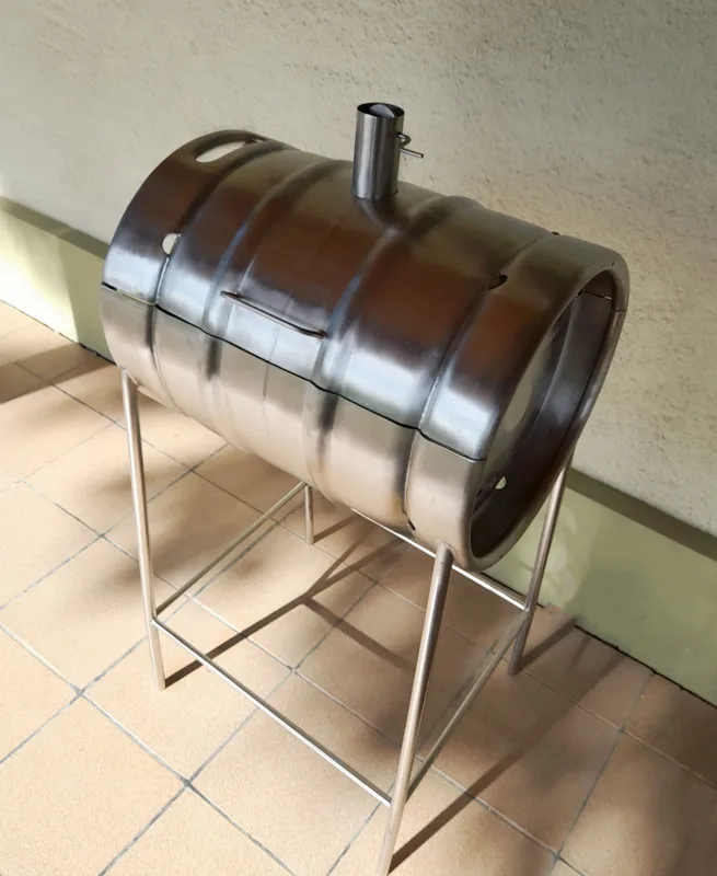 A Inox Catarinense é uma empresa especializada em soluções de aço inox, com mais de 10 anos de experiência no mercado. Fabricamos produtos como corrimãos, guarda-corpos, bancadas, grelhas e diversos outros itens sob medida para atender a residências e indústrias. Localizada em Blumenau, SC, nossa empresa prioriza qualidade, durabilidade e satisfação dos clientes. Para saber mais, visite nosso site: www.inoxcatarinense.com.br.