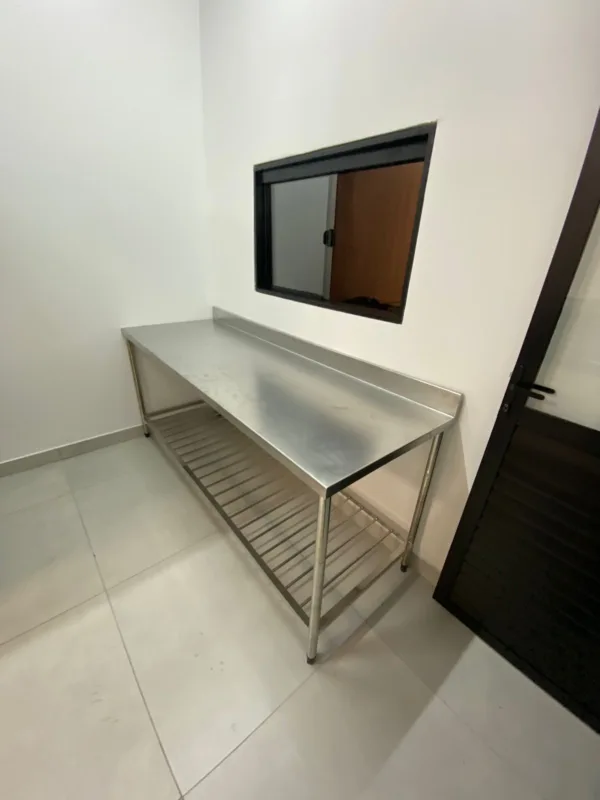 A Inox Catarinense é uma empresa especializada em soluções de aço inox, com mais de 10 anos de experiência no mercado. Fabricamos produtos como corrimãos, guarda-corpos, bancadas, grelhas e diversos outros itens sob medida para atender a residências e indústrias. Localizada em Blumenau, SC, nossa empresa prioriza qualidade, durabilidade e satisfação dos clientes. Para saber mais, visite nosso site: www.inoxcatarinense.com.br.