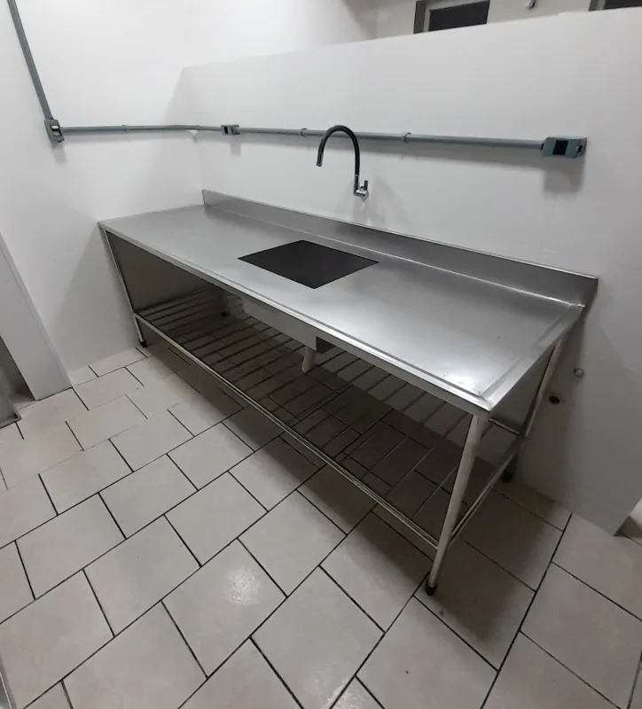 A Inox Catarinense é uma empresa especializada em soluções de aço inox, com mais de 10 anos de experiência no mercado. Fabricamos produtos como corrimãos, guarda-corpos, bancadas, grelhas e diversos outros itens sob medida para atender a residências e indústrias. Localizada em Blumenau, SC, nossa empresa prioriza qualidade, durabilidade e satisfação dos clientes. Para saber mais, visite nosso site: www.inoxcatarinense.com.br.
