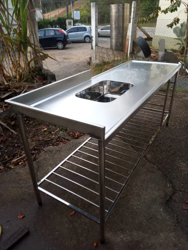 A Inox Catarinense é uma empresa especializada em soluções de aço inox, com mais de 10 anos de experiência no mercado. Fabricamos produtos como corrimãos, guarda-corpos, bancadas, grelhas e diversos outros itens sob medida para atender a residências e indústrias. Localizada em Blumenau, SC, nossa empresa prioriza qualidade, durabilidade e satisfação dos clientes. Para saber mais, visite nosso site: www.inoxcatarinense.com.br.