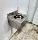A Inox Catarinense é uma empresa especializada em soluções de aço inox, com mais de 10 anos de experiência no mercado. Fabricamos produtos como corrimãos, guarda-corpos, bancadas, grelhas e diversos outros itens sob medida para atender a residências e indústrias. Localizada em Blumenau, SC, nossa empresa prioriza qualidade, durabilidade e satisfação dos clientes. Para saber mais, visite nosso site: www.inoxcatarinense.com.br.