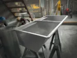 A Inox Catarinense é uma empresa especializada em soluções de aço inox, com mais de 10 anos de experiência no mercado. Fabricamos produtos como corrimãos, guarda-corpos, bancadas, grelhas e diversos outros itens sob medida para atender a residências e indústrias. Localizada em Blumenau, SC, nossa empresa prioriza qualidade, durabilidade e satisfação dos clientes. Para saber mais, visite nosso site: www.inoxcatarinense.com.br.