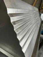 A Inox Catarinense é uma empresa especializada em soluções de aço inox, com mais de 10 anos de experiência no mercado. Fabricamos produtos como corrimãos, guarda-corpos, bancadas, grelhas e diversos outros itens sob medida para atender a residências e indústrias. Localizada em Blumenau, SC, nossa empresa prioriza qualidade, durabilidade e satisfação dos clientes. Para saber mais, visite nosso site: www.inoxcatarinense.com.br.