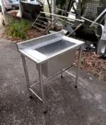 A Inox Catarinense é uma empresa especializada em soluções de aço inox, com mais de 10 anos de experiência no mercado. Fabricamos produtos como corrimãos, guarda-corpos, bancadas, grelhas e diversos outros itens sob medida para atender a residências e indústrias. Localizada em Blumenau, SC, nossa empresa prioriza qualidade, durabilidade e satisfação dos clientes. Para saber mais, visite nosso site: www.inoxcatarinense.com.br.