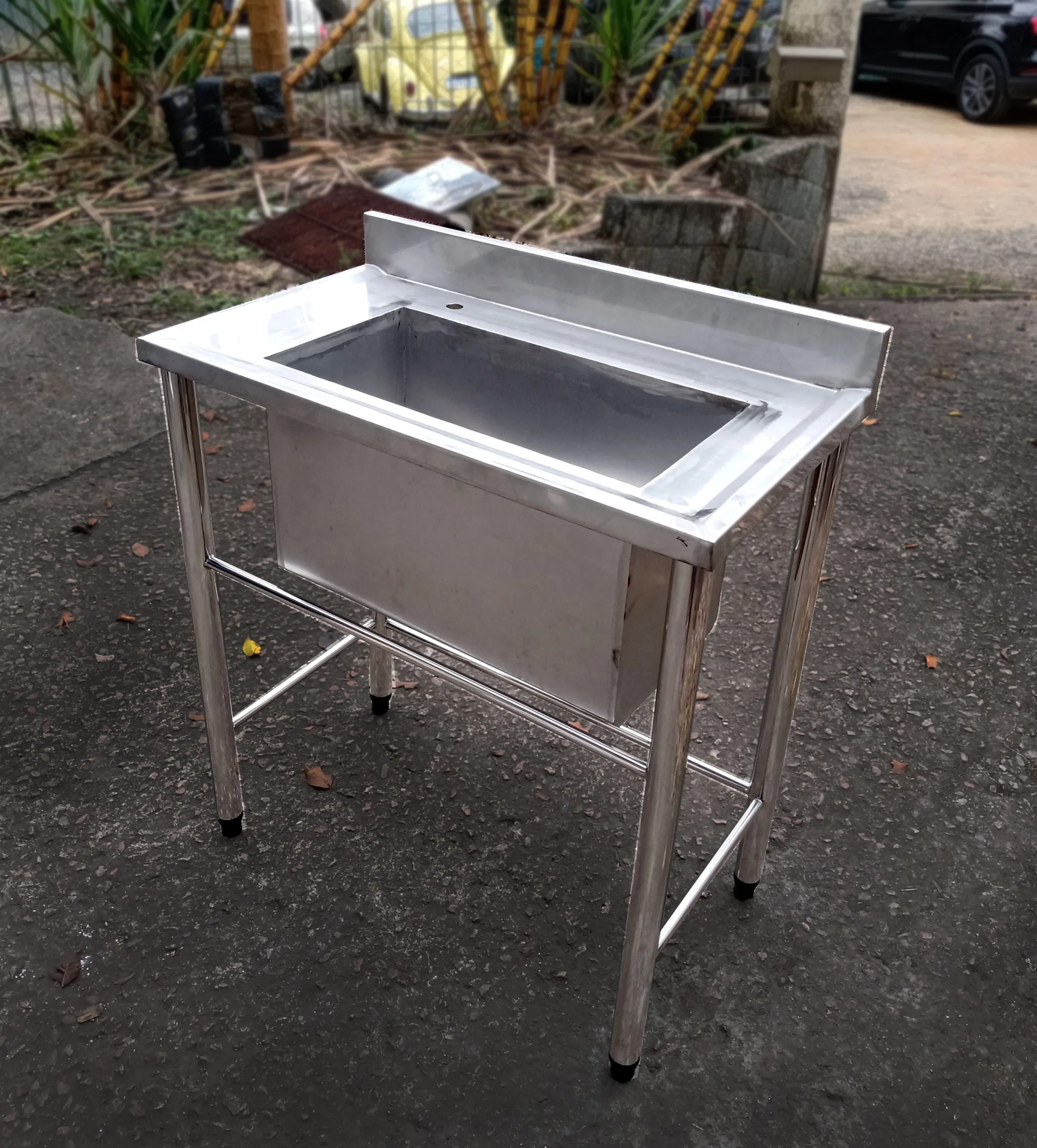 INOXCAT-COI-CU3 (2) A Inox Catarinense é uma empresa especializada em soluções de aço inox, com mais de 10 anos de experiência no mercado. Fabricamos produtos como corrimãos, guarda-corpos, bancadas, grelhas e diversos outros itens sob medida para atender a residências e indústrias. Localizada em Blumenau, SC, nossa empresa prioriza qualidade, durabilidade e satisfação dos clientes. Para saber mais, visite nosso site: www.inoxcatarinense.com.br.